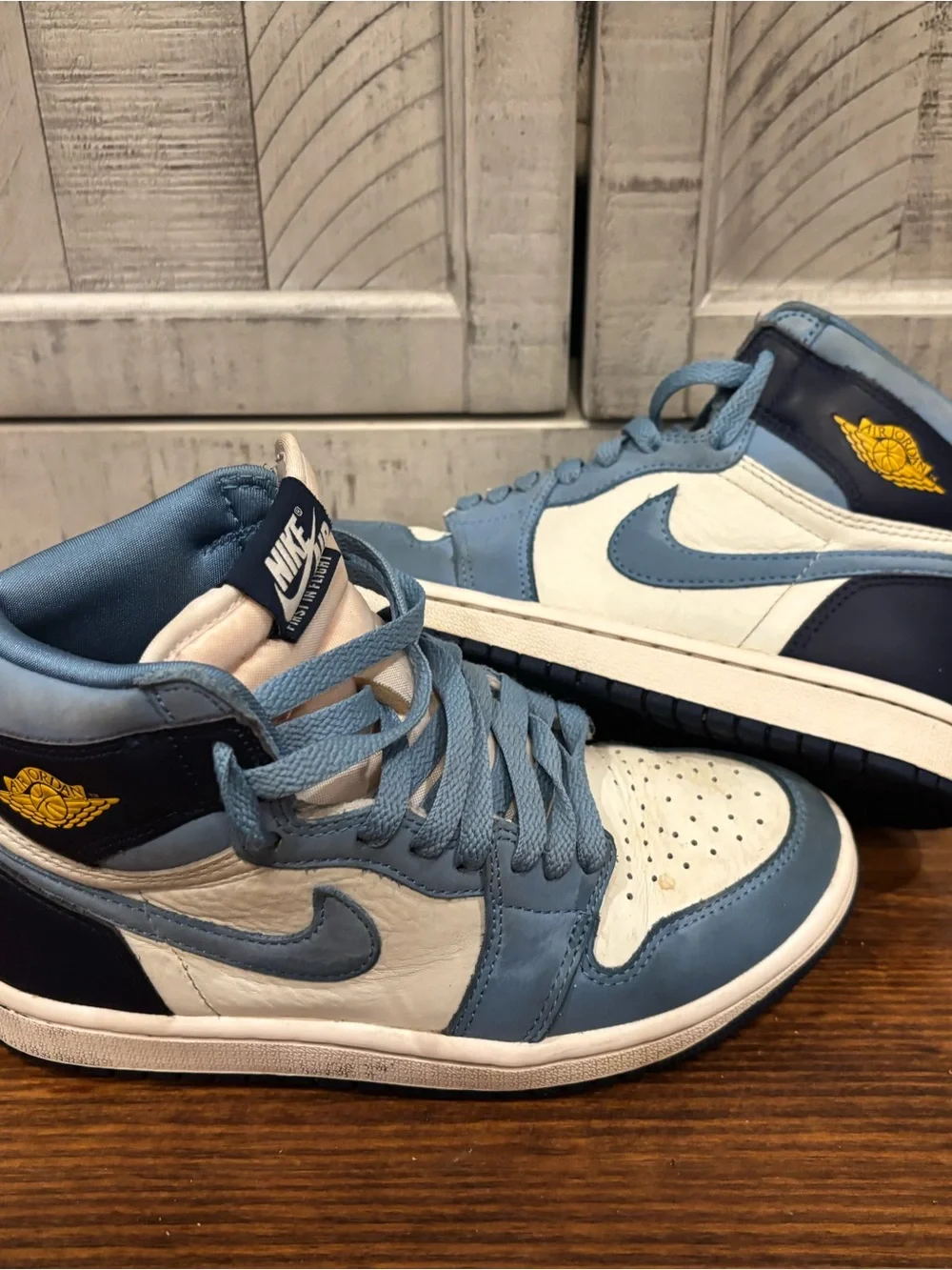 Nike Air Jordan 1 Mid - Light Blue, Navy & White - Picture 2 of 4